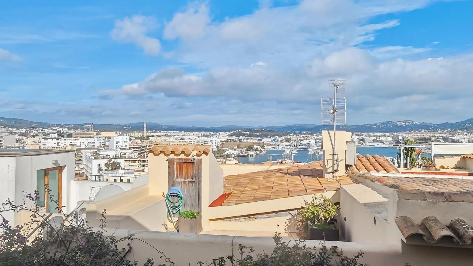 Navila Pasillo Superior Ibiza stad Lägenhet