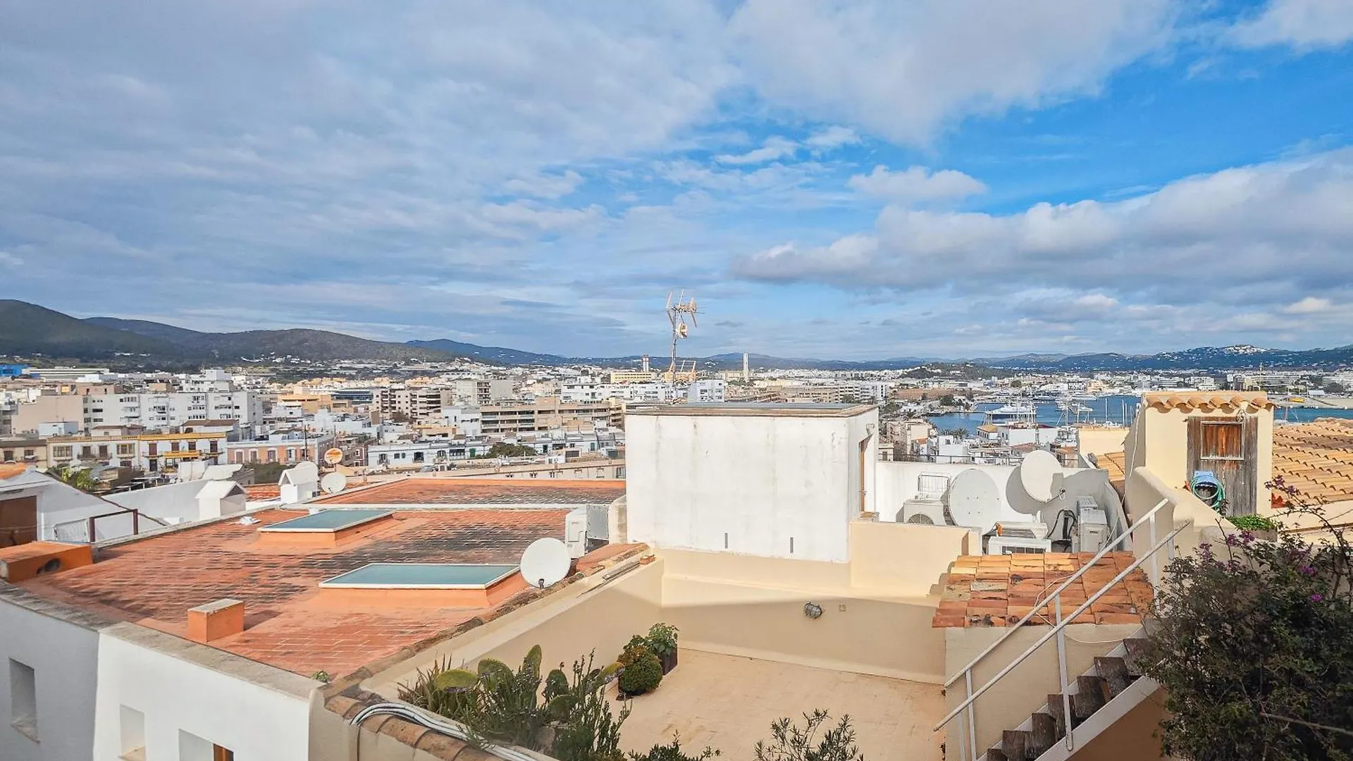 Navila Pasillo Superior Ibiza stad 0*,  Spanien
